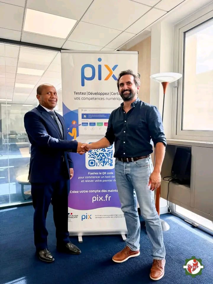 RECONTRE ENTRE LA DELEGATION DU METFP ET LE DIRECTEUR GENERAL DU GIP PIX A PARIS